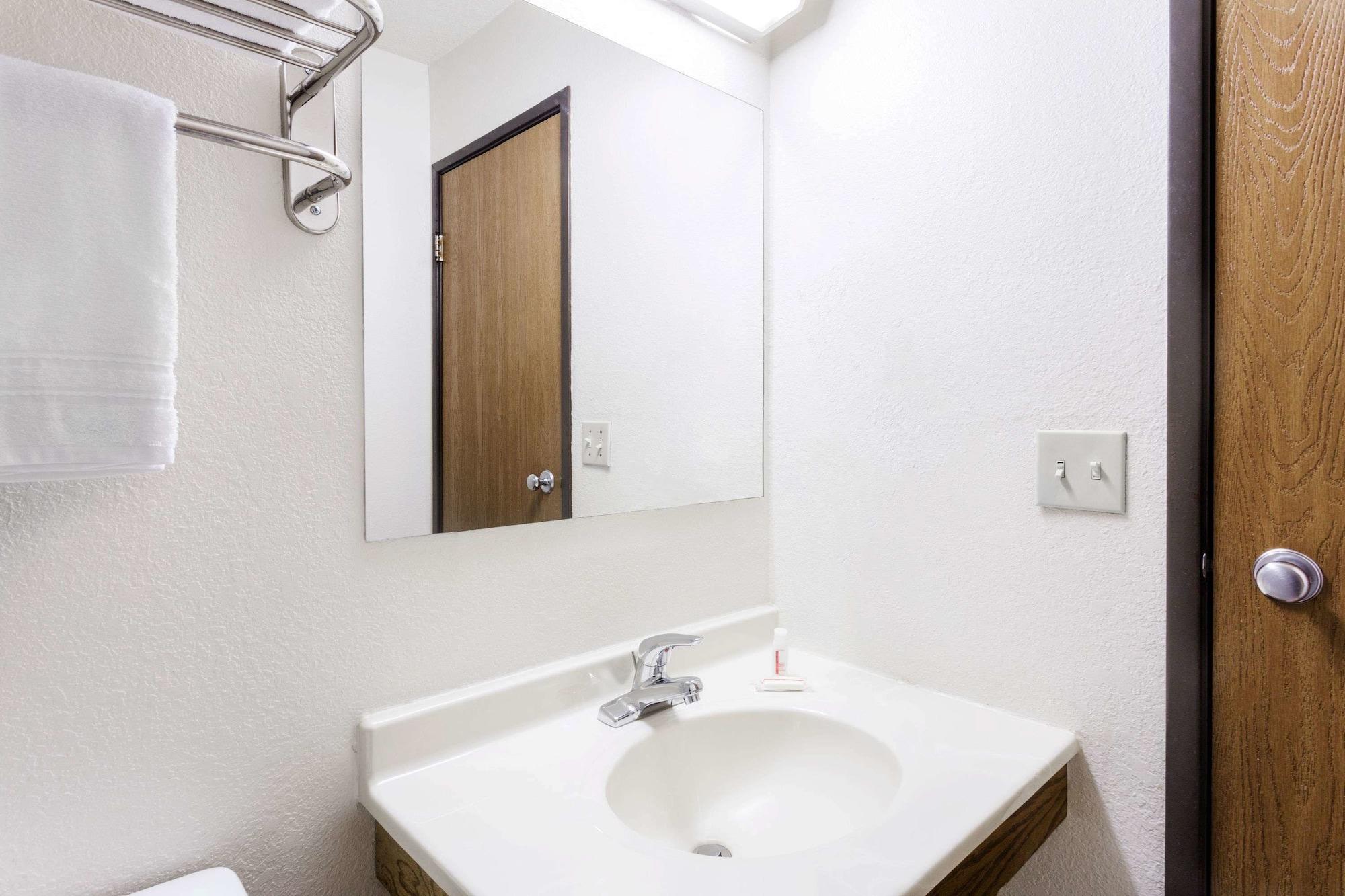 ซูเปอร์ 8 บาย วินด์แฮม ดัมฟรีส์/ควอนติโก Hotel ภายนอก รูปภาพ