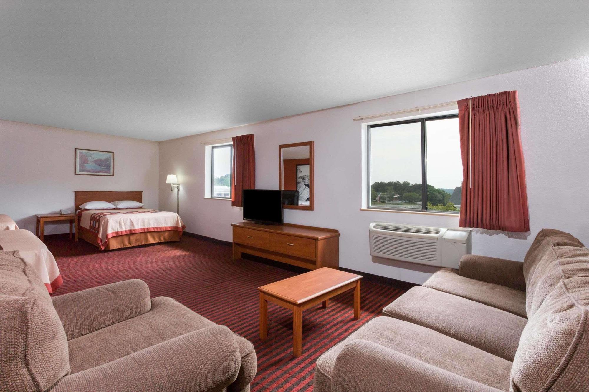 ซูเปอร์ 8 บาย วินด์แฮม ดัมฟรีส์/ควอนติโก Hotel ภายนอก รูปภาพ